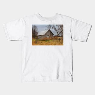 Past is Present - Old barn Kids T-Shirt